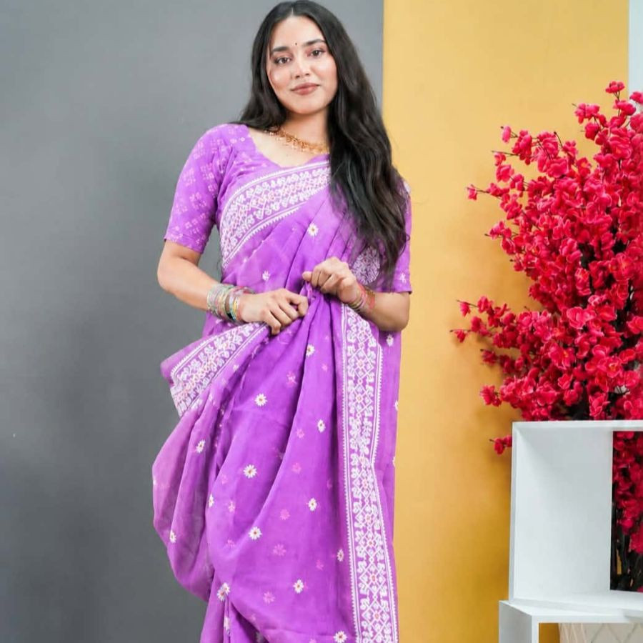 শিউলি ফুল স্কিন প্রিন্ট শাড়ি  (ব্লাউজ পিস সহ)